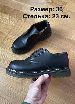 Ботинки в стиле dr. martens черные низкие классические размер 36 черевики туфли повседневные деловые хипстерские сапоги чоботи black shoes fred perry