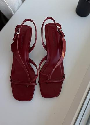 Босоніжки жіночі stradivarius 39р. червоні