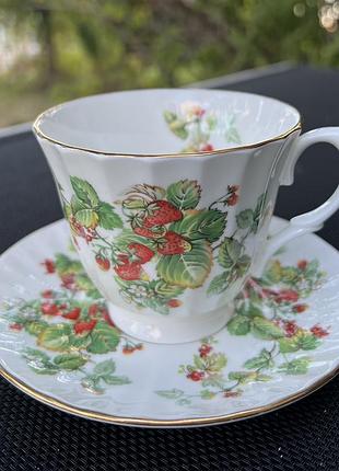 Вінтажна англійська чайна пара english fine china — полуниця