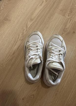 Оригінальні кросівки adidas