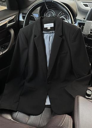 Новий базовий чорний піджак calvin klein