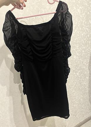 Чорна коротка сукня