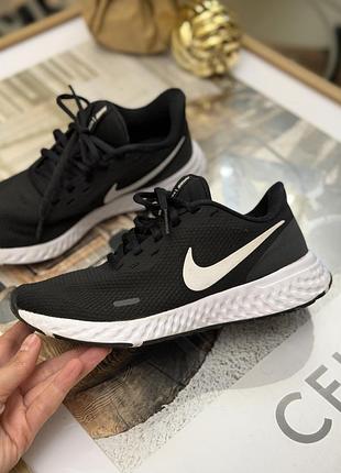 Женские кроссовки nike revolution 5