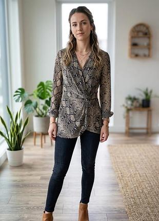 🌿 елегантна блузка із запахом та зміїним принтом від zara