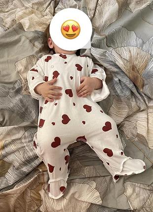 Чоловічок з сердечками