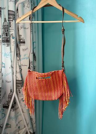Яркая вязаная сумка с бахромой accessorize london