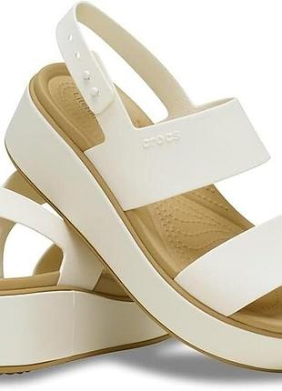 Жіночі босоніжки на платформі crocs brooklyn matte wrap low w6