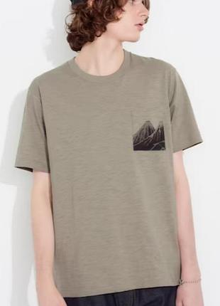 Футболка uniqlo men's hokusai remixed ut graphic t-shirt в бежевом цвете (31 beige). размер м.
