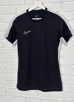 Спортивна футболка nike
