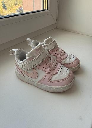 Дитяче взуття nike court з оригінальної шкіри, розмір 21, довжина устілки 13 см. у гарному стані.