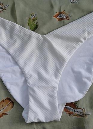Прикольні білі трусики в рубчик tezenis.