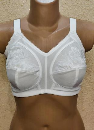 Красивый бюстгальтер мягкий без косточек uk34dd eur75dd