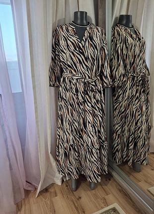 Комфортне з воланом, пояском і об'ємними рукавами плаття 👗 великого розміру