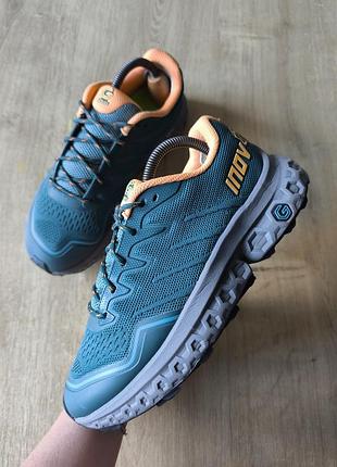 Крутые женские трекинговые кроссовки  inov-8, р. 40.