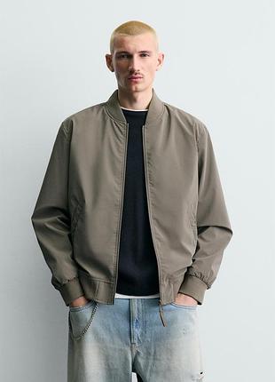 Чоловічий бомбер zara