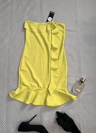 Ніжна коротка сукенка лимонного кольору boohoo. розпродаж
