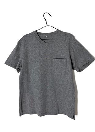 Серая мужская футболка из плотного трикотажа uniqlo