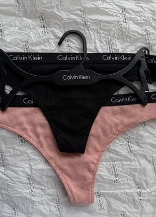 Набір жіночих трусиків-стрінгів calvin klein у рубчик (2 шт.)