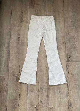 Джинси кльош білого кольору від river island для жінок розміру s 170-175