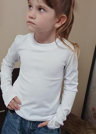 ✨ ніжний гольфик для маленької модниці
стильний та зручний гольфик у рубчик — чудовий варіант для повсякденного образу.