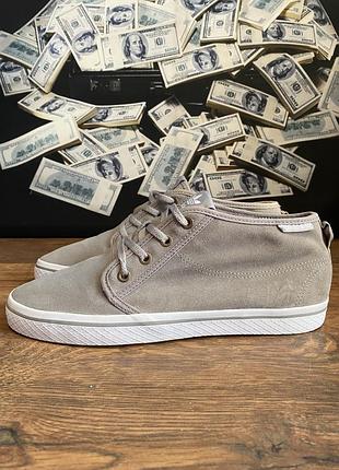 Кеды , adidas , чоловічі , мають сірий колір, розмір 42, розмір устілки 26,5 сантиметрів.