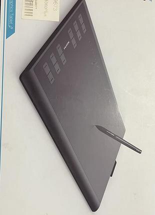 Графічний планшет 1060 plus оснащений новою робочою поверхнею. new 1060 plus має 12 швидких клавіш