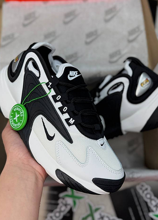 Zoom 2k, black/white 2