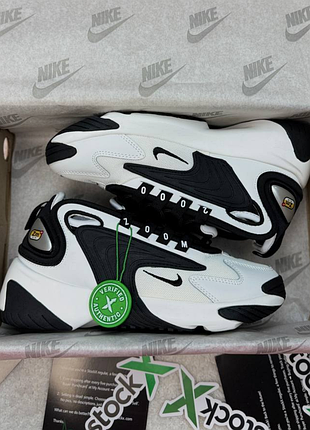 Zoom 2k, black/white 3