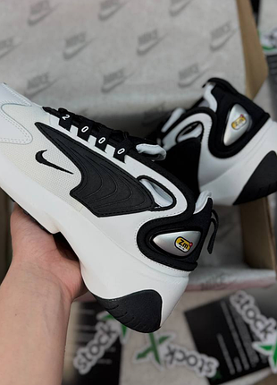 Zoom 2k, black/white 5