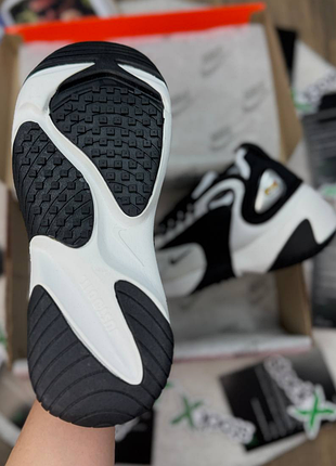 Zoom 2k, black/white 4