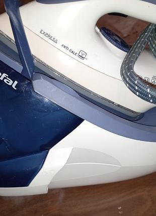 Парогенератор tefal express anti-calc ref gv7250 під відновлення або на запчастини.