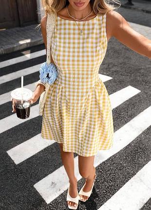 Легкий сарафан в клітинку з поясом