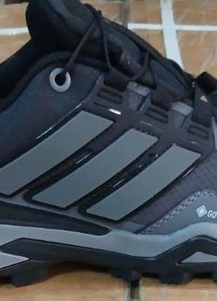 Кроссовки от бренда adidas