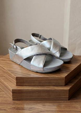 Ергономічні сріблясті босоніжки fitflop босоножки сандалі на платформі туфлі серебристые натуральна шкіра натуральная кожа кожанные шкіряні кожані