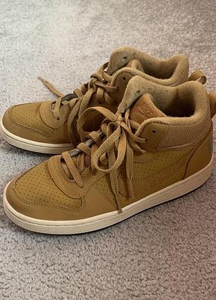 Високі кросівки nike court borough mid