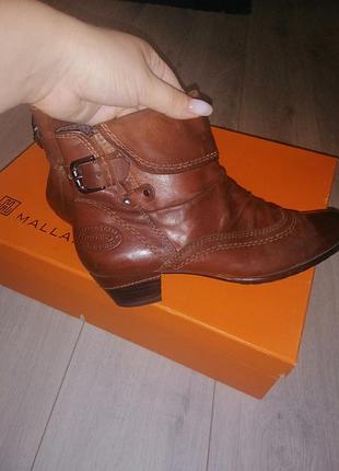 Коричневі шкіряні ботильйони козачки marco tozzi