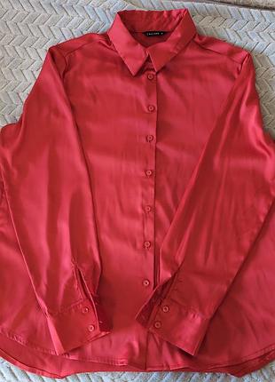 Красная атласная рубашка oversize