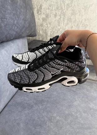 Стильные кроссовки nike air max tn plus black white gradient