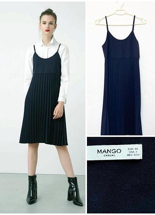 Платье сарафан креповое плиссе mango pleated midi dress in navy, p. xs/s