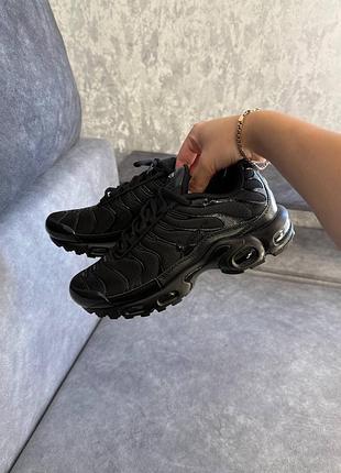 Стильні кросівки nike air max tn plus triple black