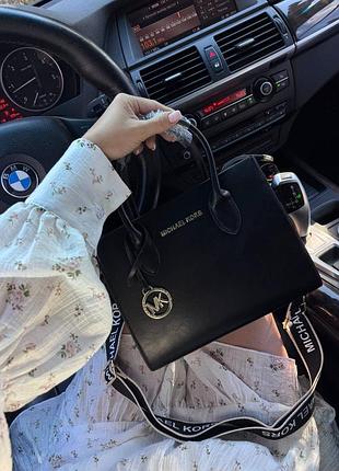 Елегантна та практична жіноча сумка michael kors у класичному чорному кольорі, сумка майкл корс