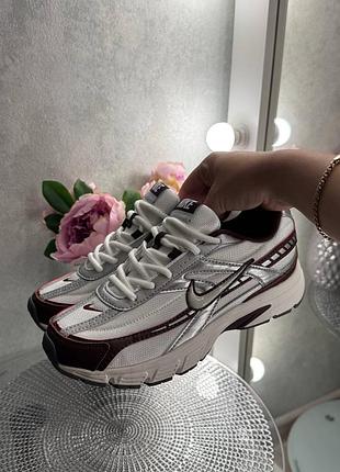 Стильные женские кроссовки nike initiator white / burgundy