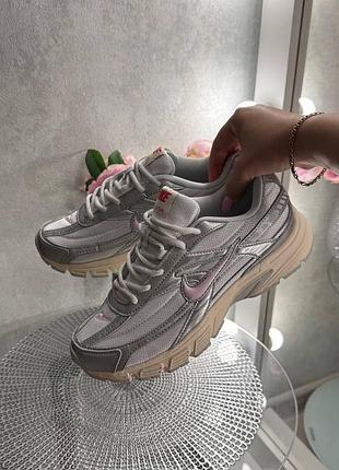 Стильні жіночі кросівки nike initiator grey pink