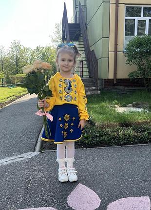 Вишиванка на дівчинку в гарному стані 110
