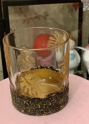 Стеклянный подсвечник