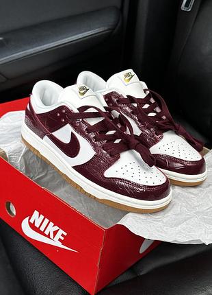 Жіночі кросівки dunk low burgundy бордові