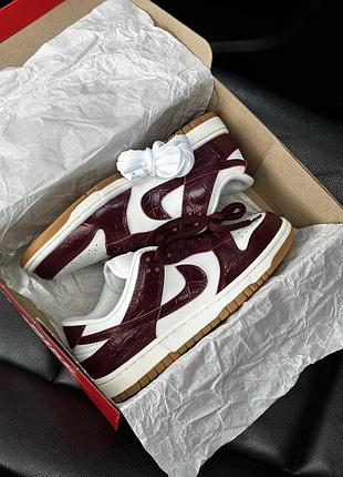 Жіночі кросівки dunk low burgundy бордові
