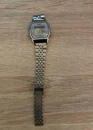 Годинник casio