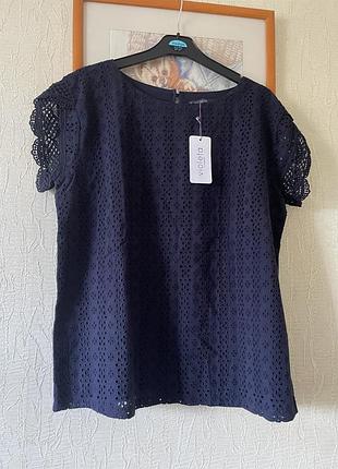 Темно-синя ажурна блуза violeta by mango з короткими рукавами та круглим вирізом.