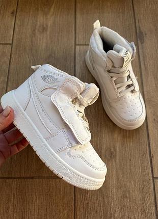 Дитячі білі кросівки jordan  р.29